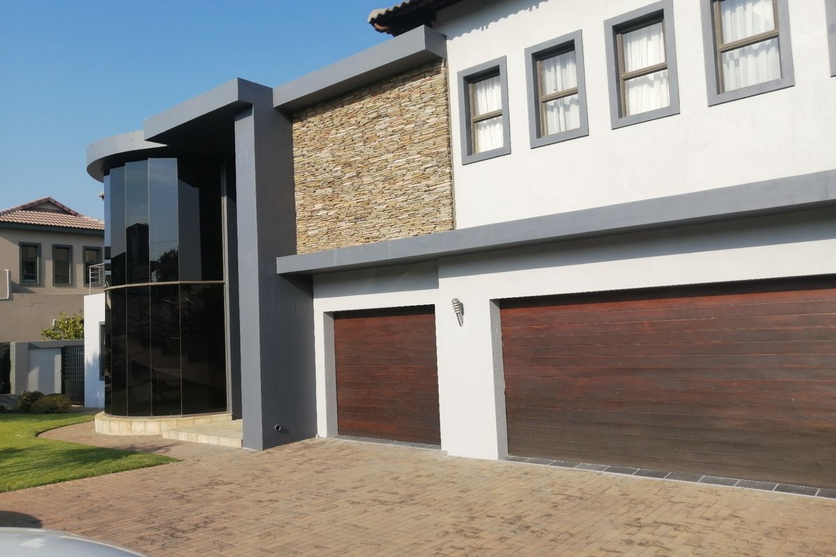 House For Sale In Johannesburg - Photo 3