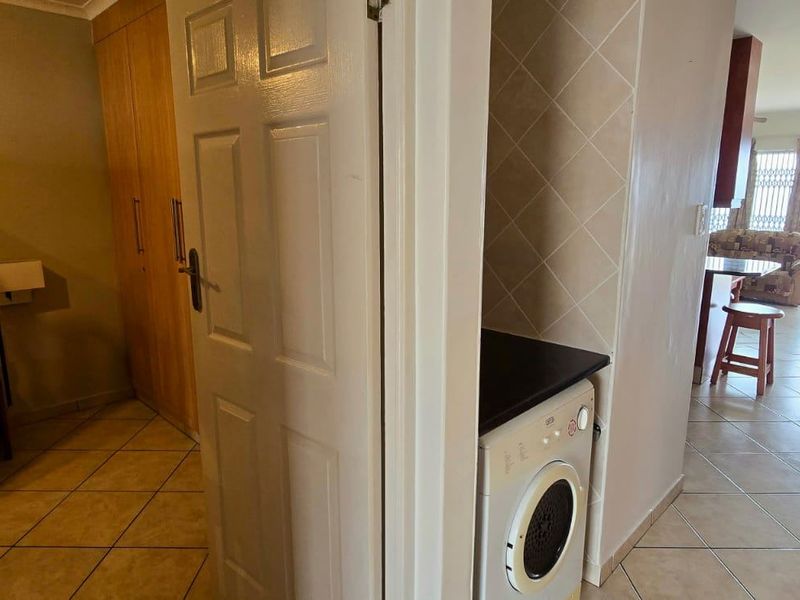 Apartment For Sale In Margate - Photo 3