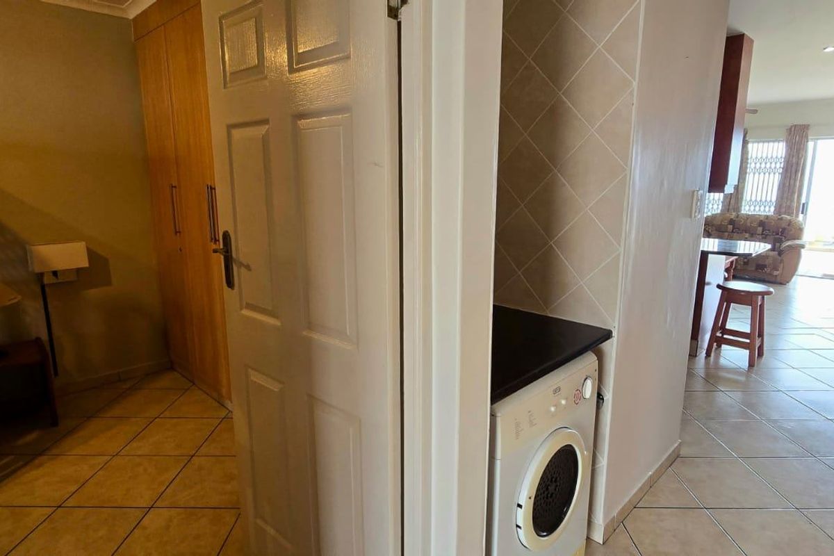 Apartment For Sale In Margate - Photo 3