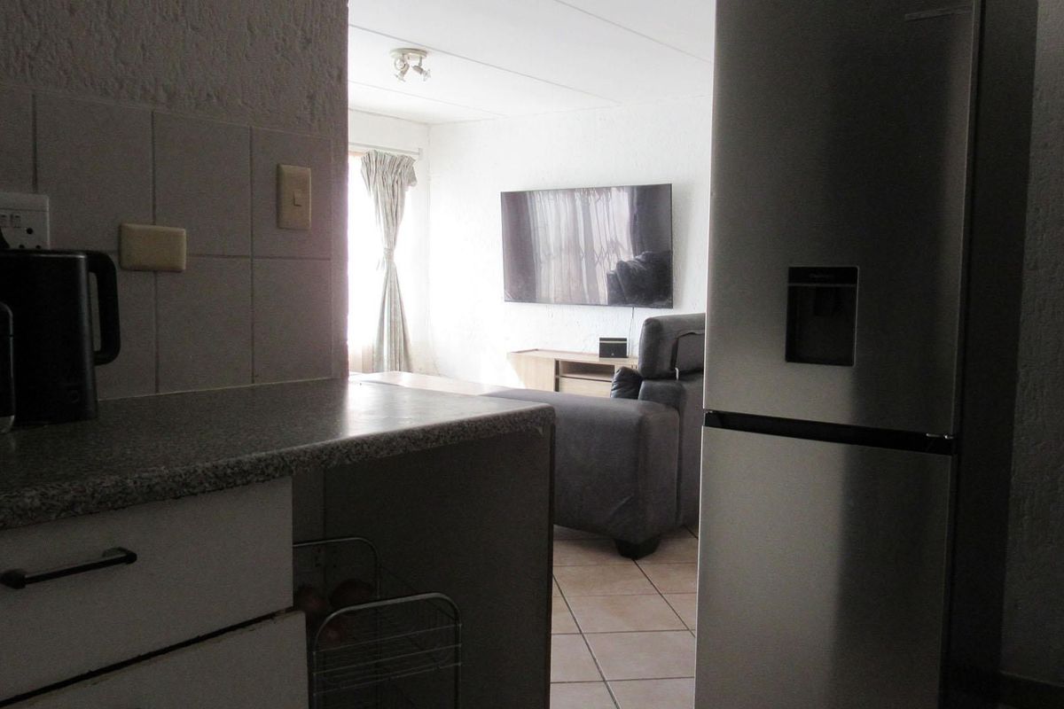 Townhouse For Sale In Sandton - Photo 3