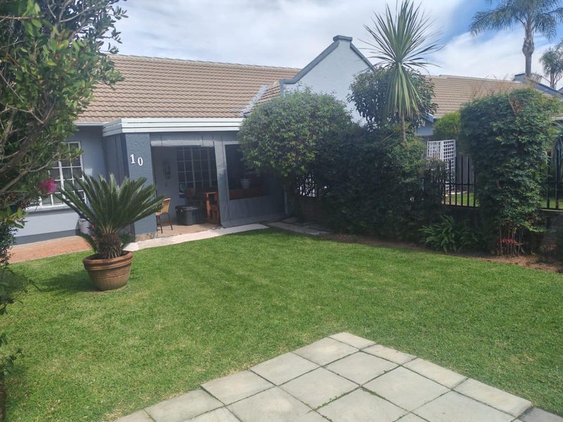 Townhouse For Sale In Boksburg - Photo 2
