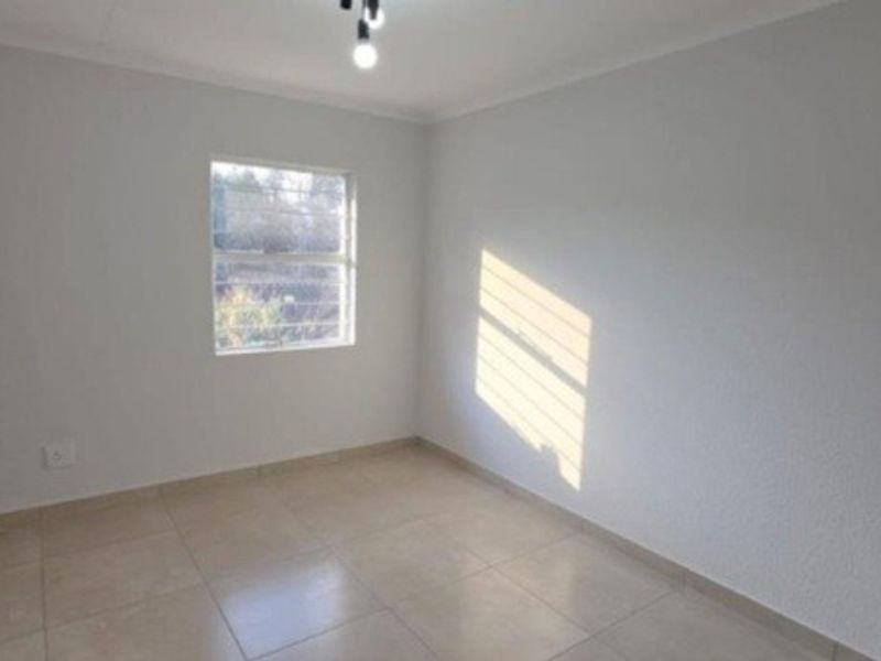Townhouse For Sale In Roodepoort - Photo 9