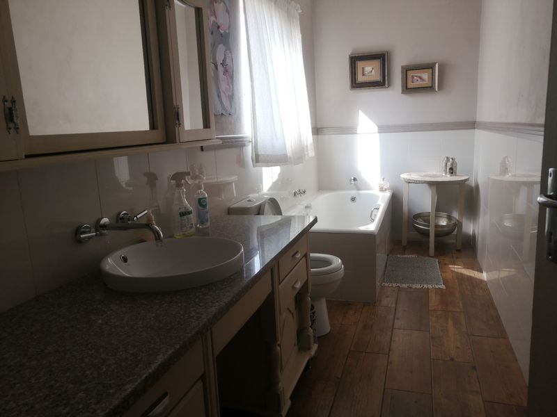 House For Sale In Johannesburg - Photo 4