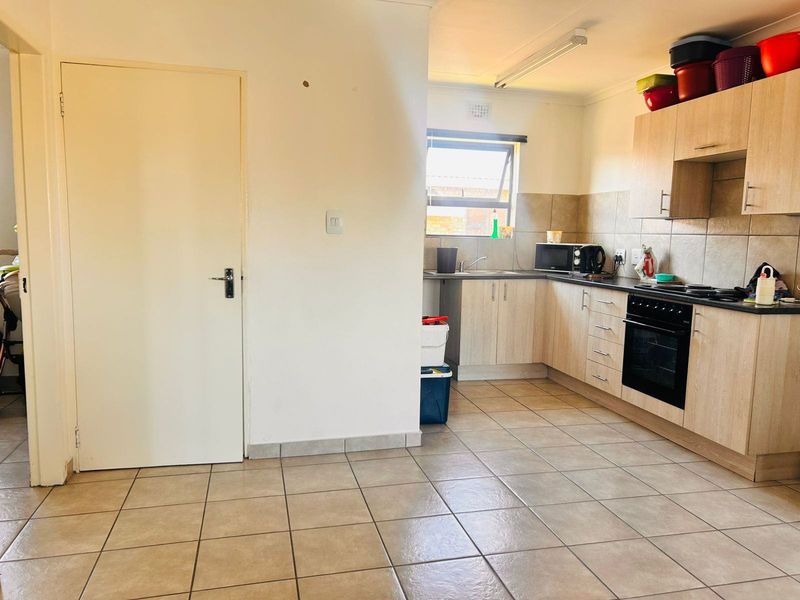 Townhouse For Sale In Alberton - Photo 6