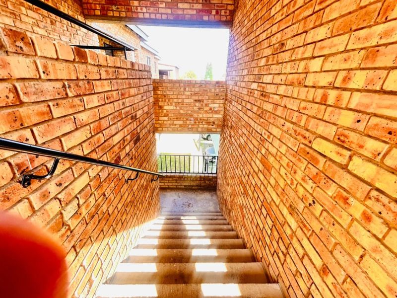 Townhouse For Sale In Alberton - Photo 8