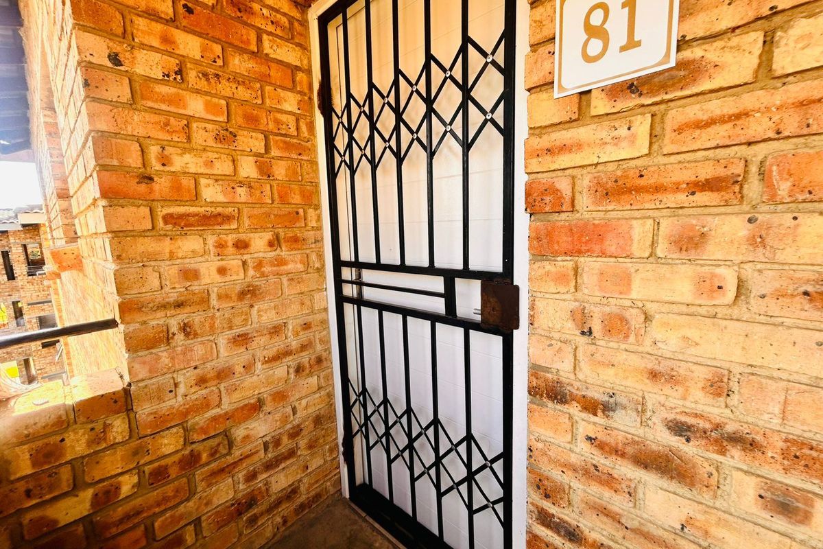 Townhouse For Sale In Alberton - Photo 4