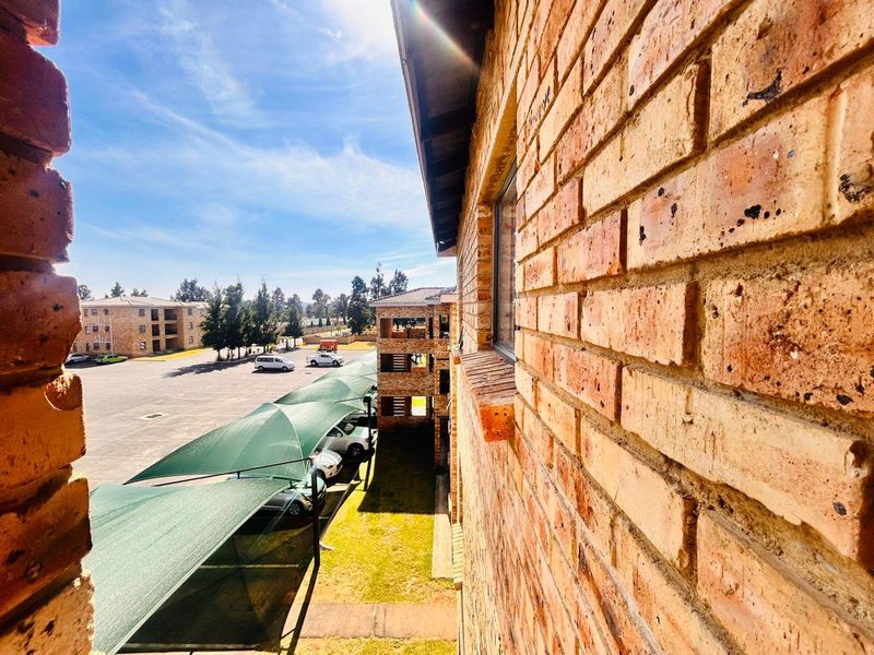 Townhouse For Sale In Alberton - Photo 3