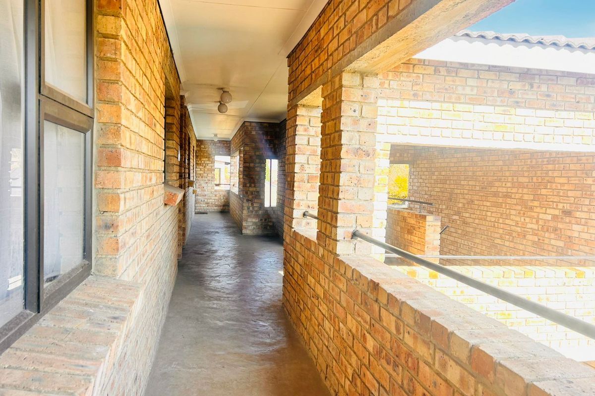 Townhouse For Sale In Alberton - Photo 5