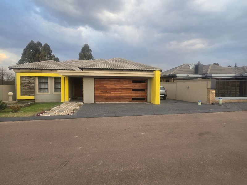 House For Sale In Rayton - Photo 1