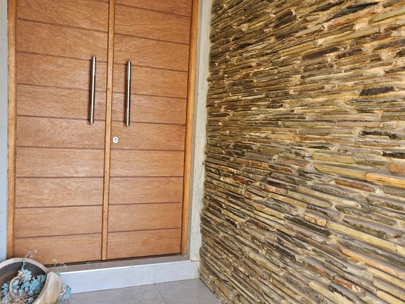 House For Sale In Rayton - Photo 2