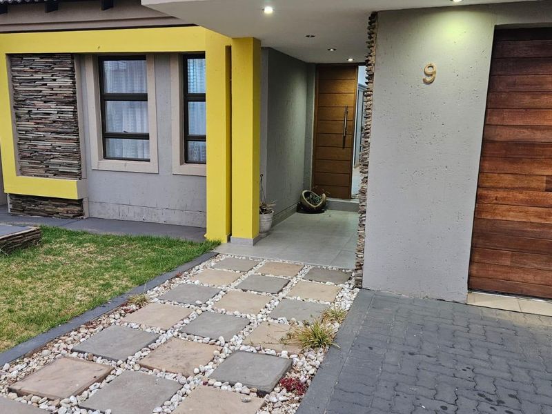 House For Sale In Rayton - Photo 5