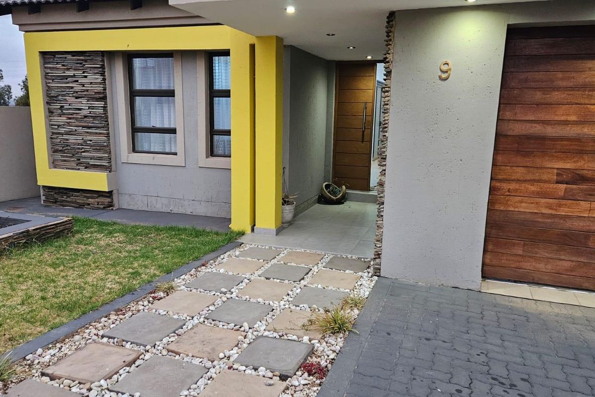 House For Sale In Rayton - Photo 5