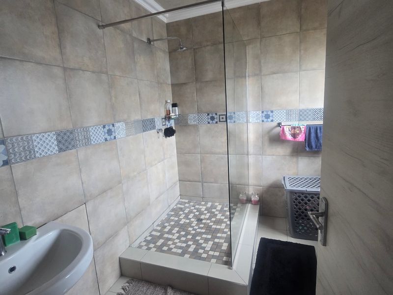 House For Sale In Rayton - Photo 7