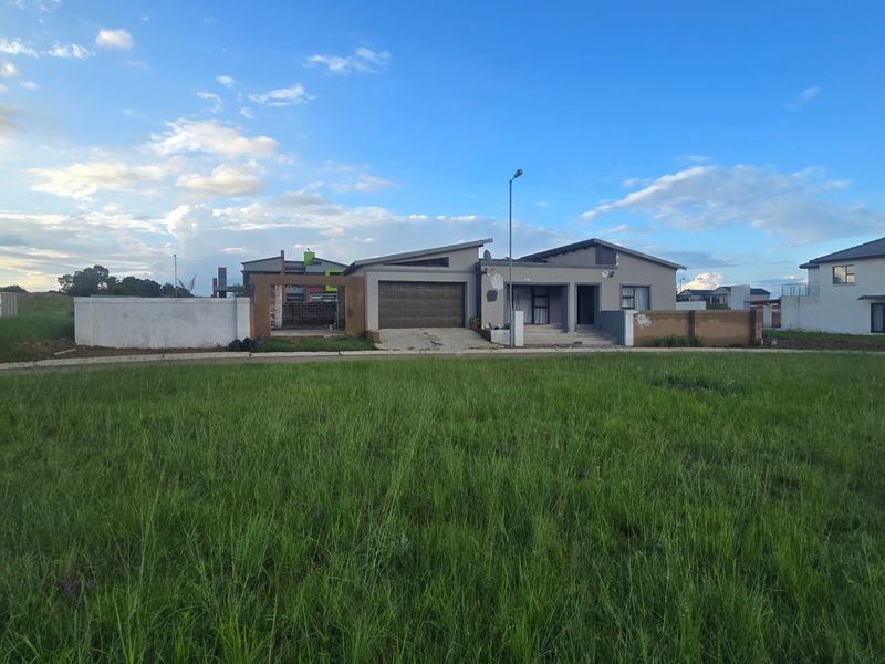 House For Sale In Rayton - Photo 2