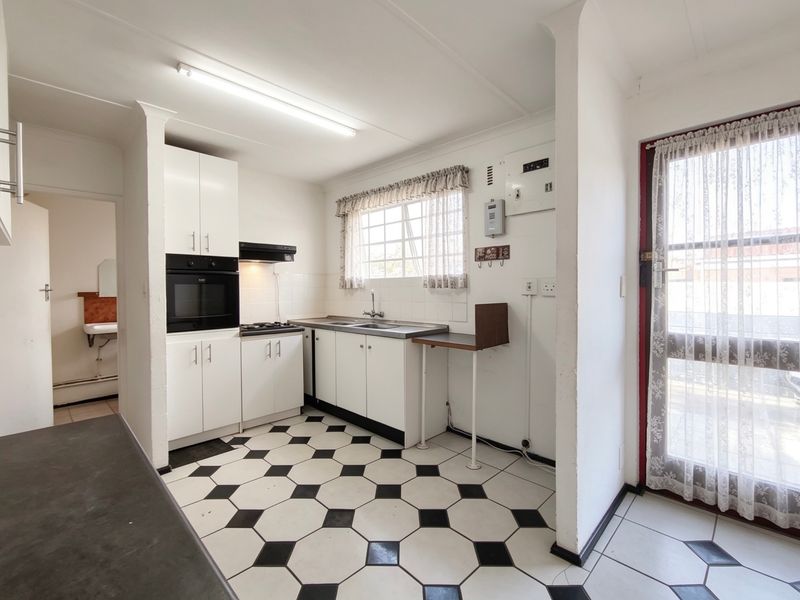 House Rental Monthly In Mitchells Plain - Photo 8