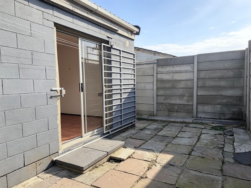House Rental Monthly In Mitchells Plain - Photo 4