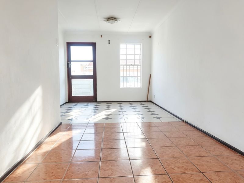 House Rental Monthly In Mitchells Plain - Photo 2