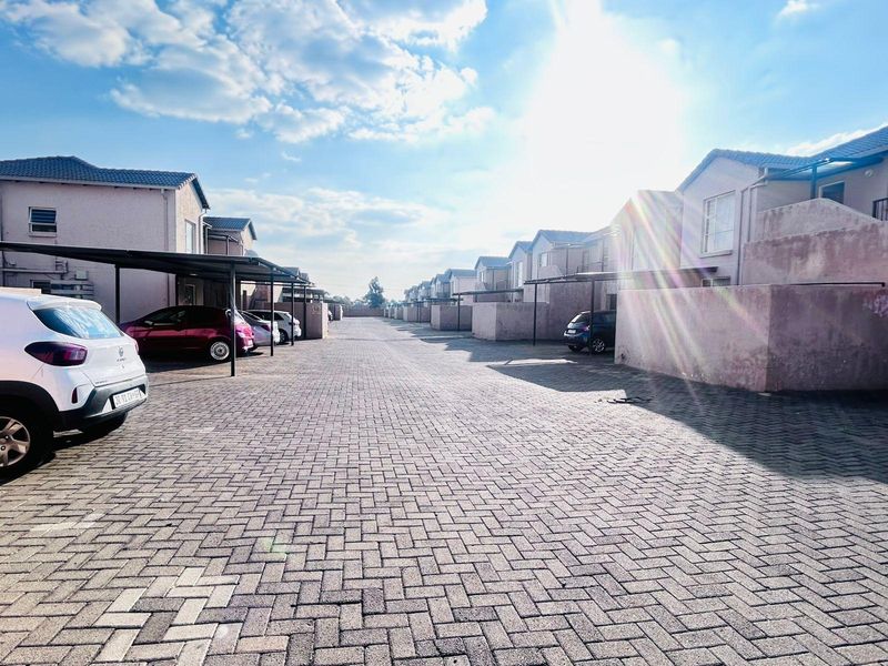 Townhouse For Sale In Alberton - Photo 1