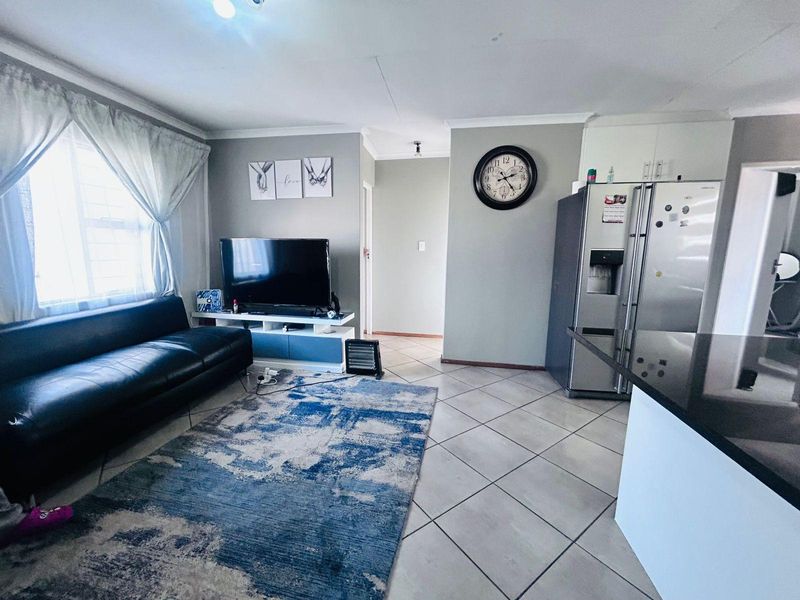 Townhouse For Sale In Alberton - Photo 6
