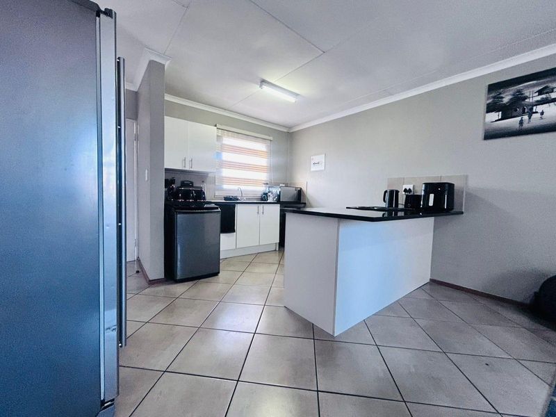 Townhouse For Sale In Alberton - Photo 8