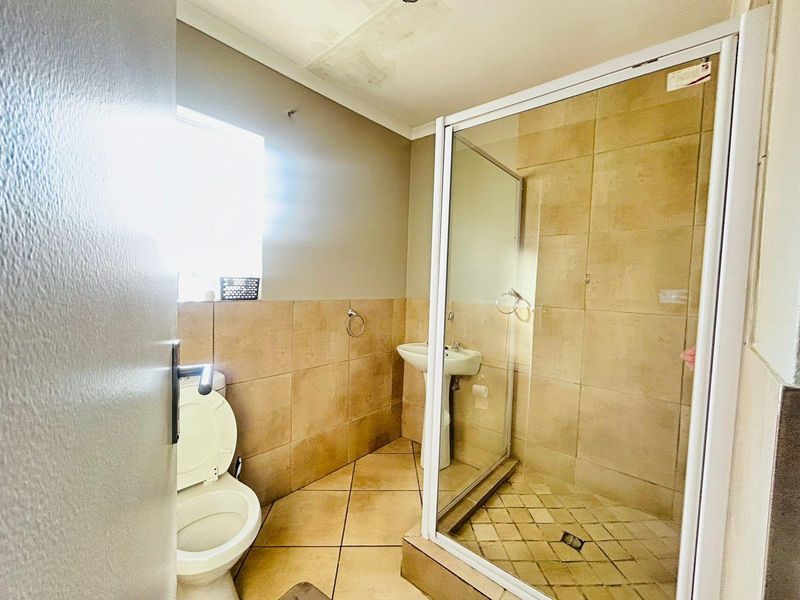 Townhouse For Sale In Alberton - Photo 7