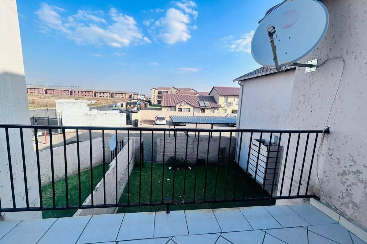 Townhouse For Sale In Alberton - Photo 3