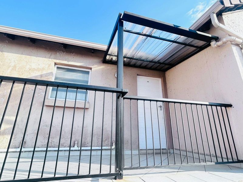 Townhouse For Sale In Alberton - Photo 2