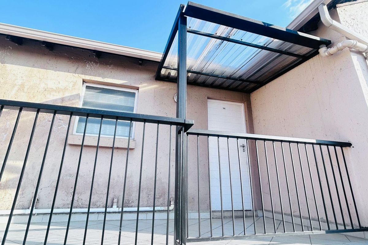 Townhouse For Sale In Alberton - Photo 2