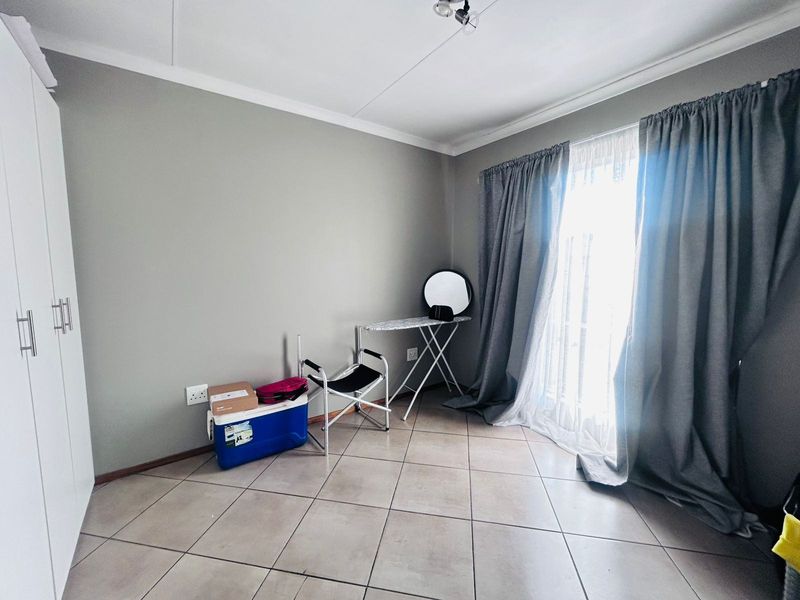 Townhouse For Sale In Alberton - Photo 4