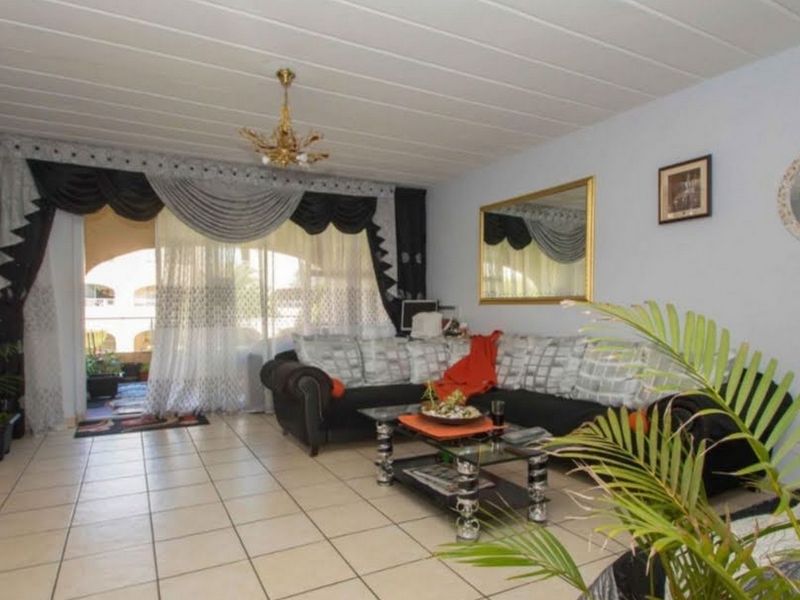 Apartment For Sale In Roodepoort - Photo 1