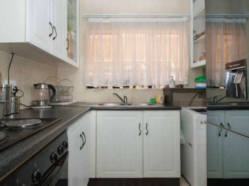 Apartment For Sale In Roodepoort - Photo 4