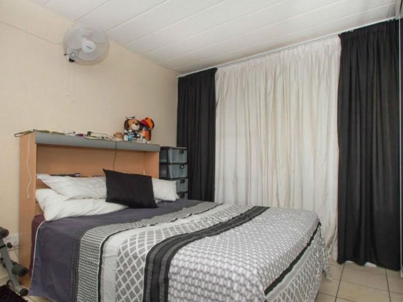 Apartment For Sale In Roodepoort - Photo 6