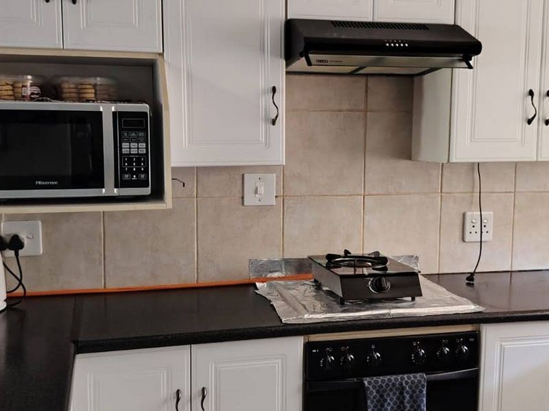 Apartment For Sale In Roodepoort - Photo 2