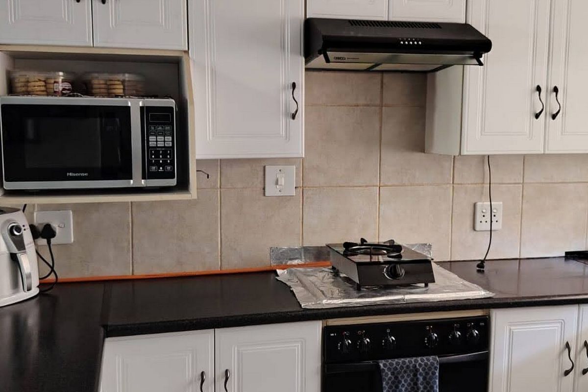 Apartment For Sale In Roodepoort - Photo 2