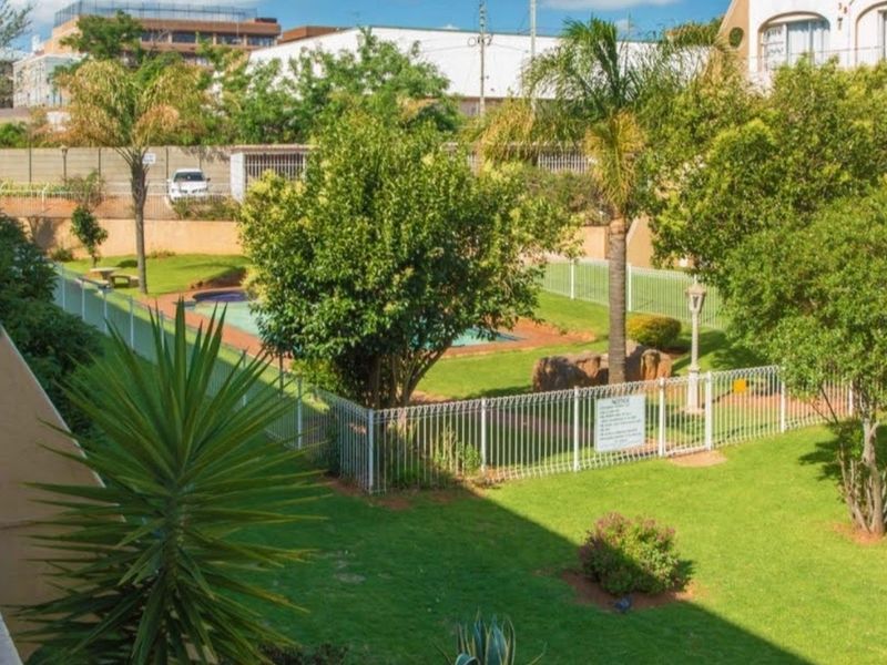 Apartment For Sale In Roodepoort - Photo 10