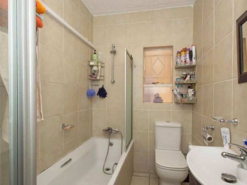 Apartment For Sale In Roodepoort - Photo 7