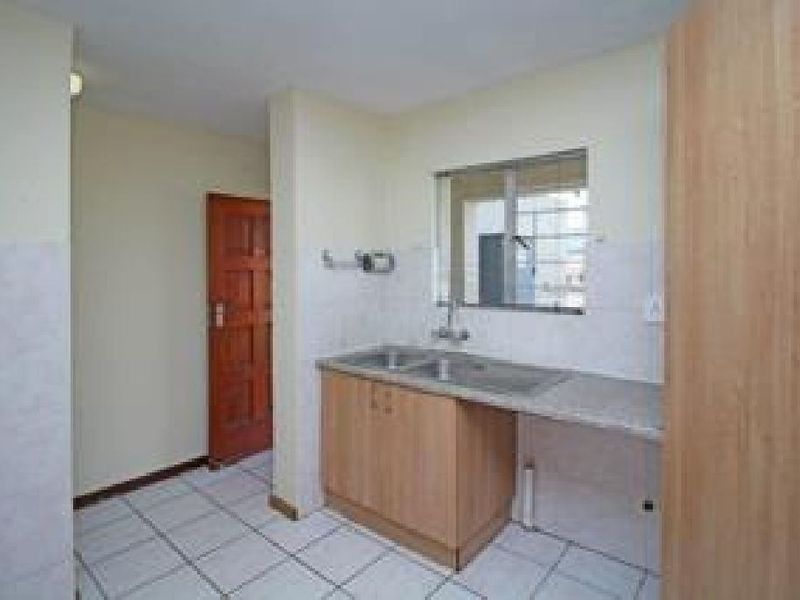 Apartment Rental Monthly In Benoni - Photo 4