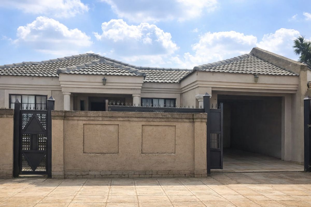House For Sale In Soshanguve - Photo 2
