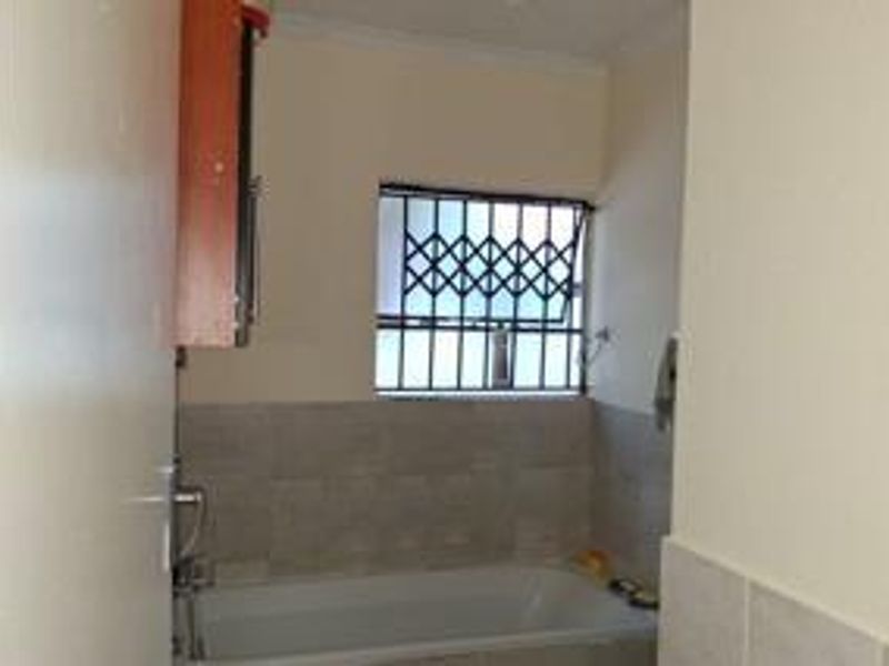 Townhouse For Sale In Akasia - Photo 9