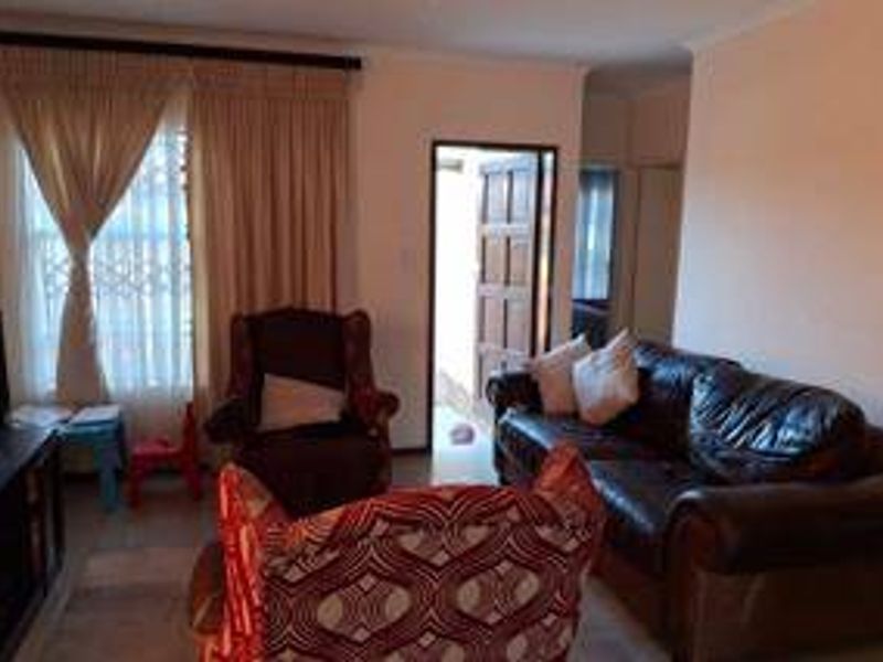 Townhouse For Sale In Akasia - Photo 8