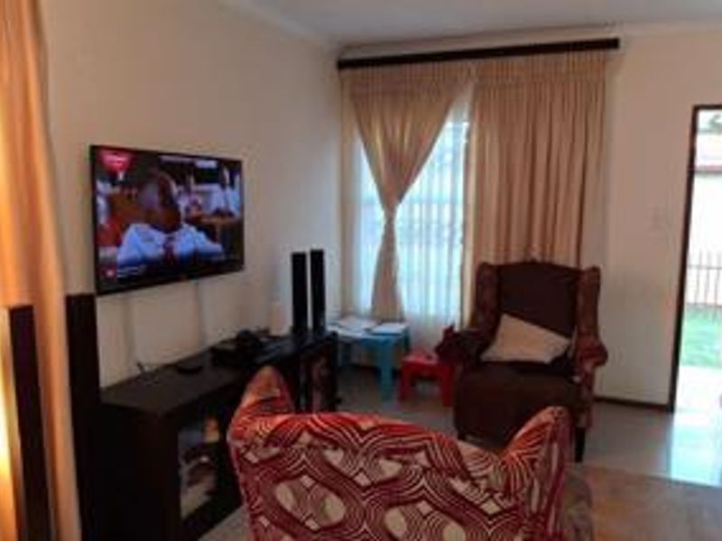 Townhouse For Sale In Akasia - Photo 7