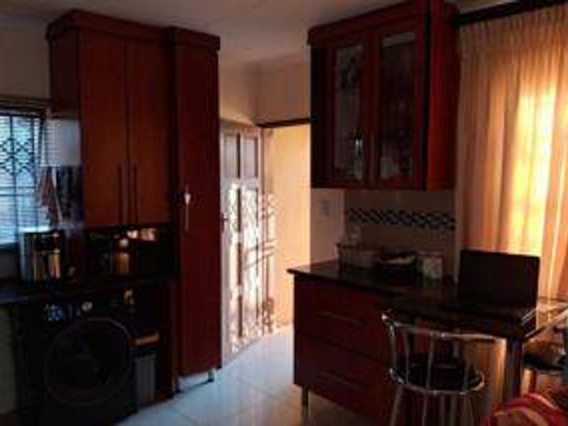 Townhouse For Sale In Akasia - Photo 5