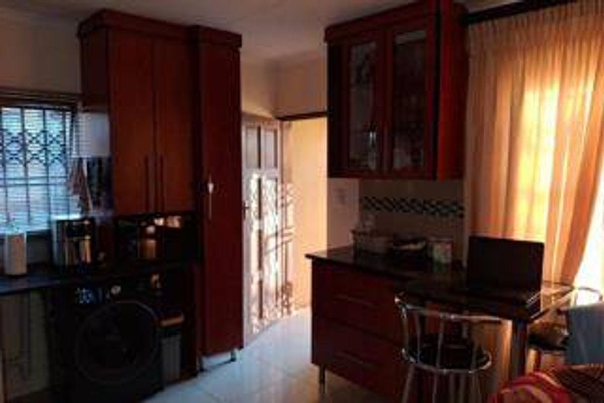 Townhouse For Sale In Akasia - Photo 5