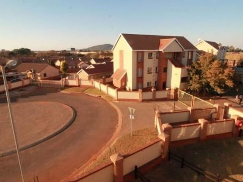 Apartment For Sale In Akasia - Photo 3