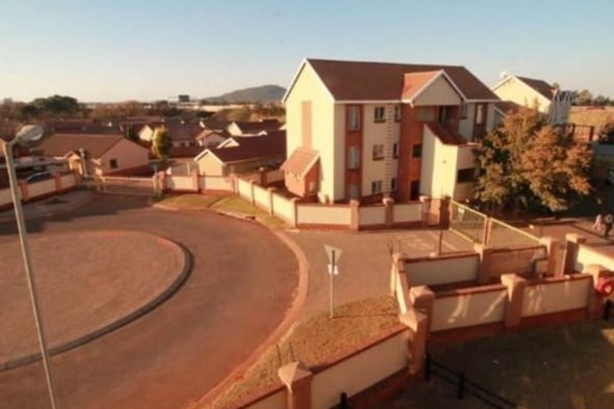 Apartment For Sale In Akasia - Photo 3