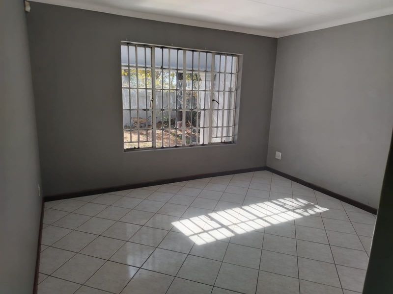 House For Sale In Akasia - Photo 8