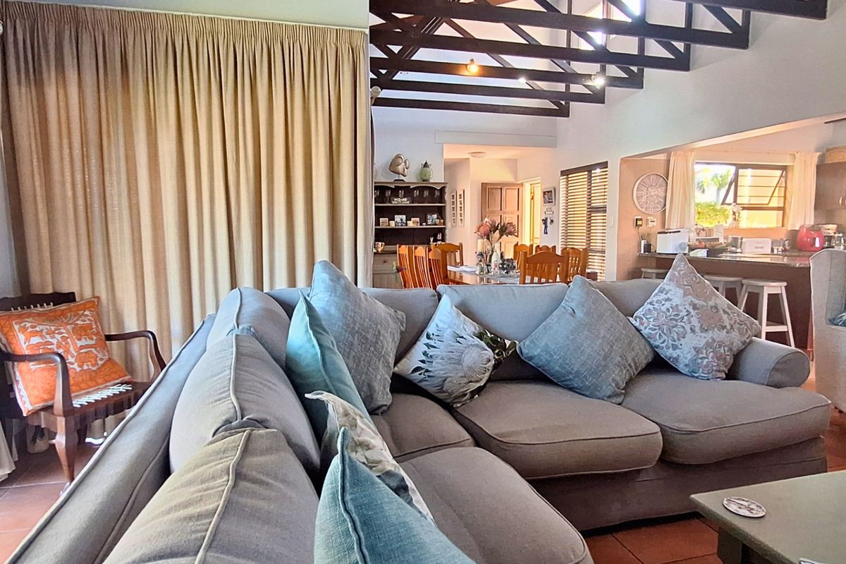 Townhouse For Sale In Margate - Photo 2