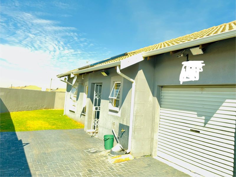 House For Sale In Boksburg - Photo 2