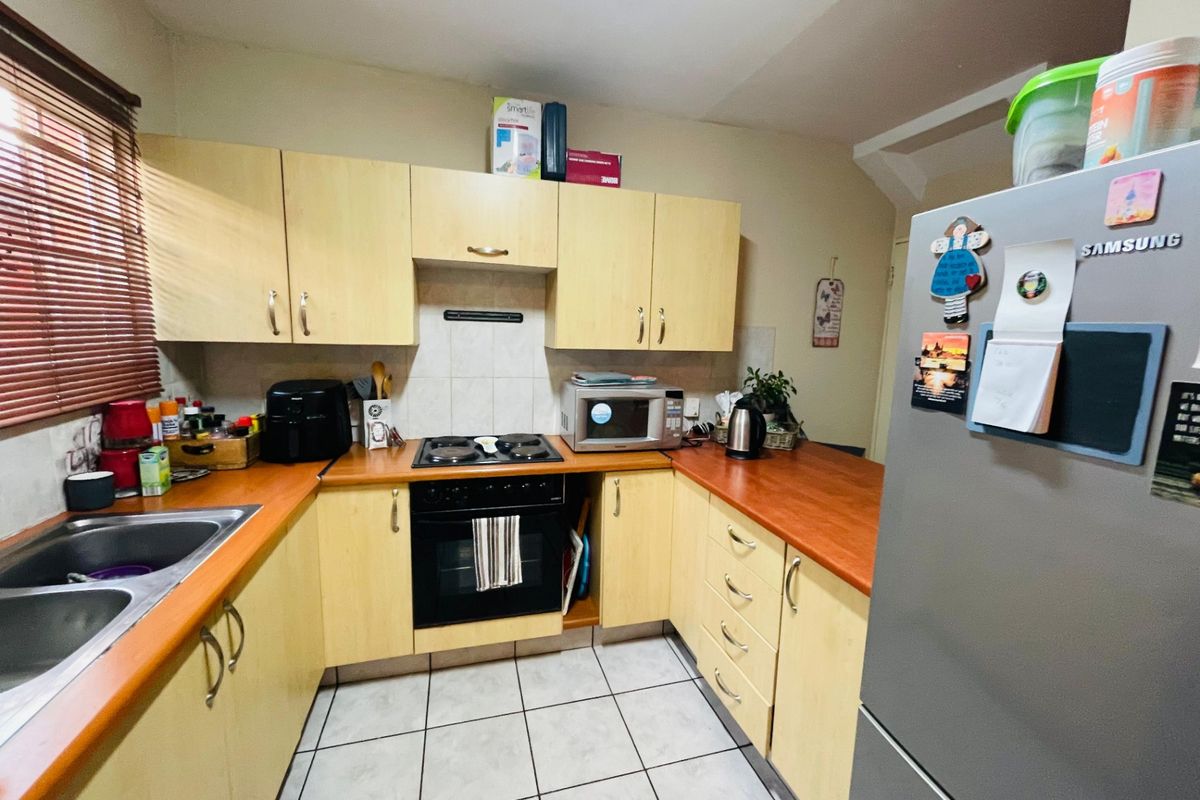 Townhouse For Sale In Pretoria - Photo 2