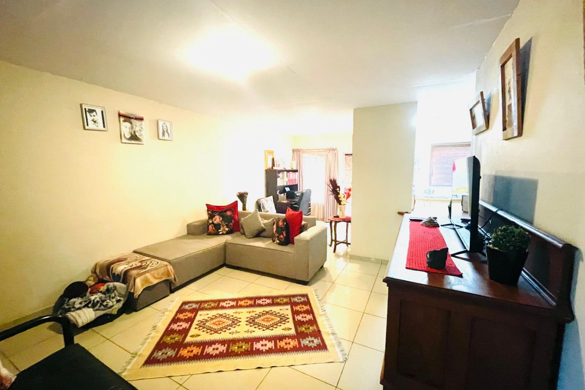 Townhouse For Sale In Pretoria - Photo 5